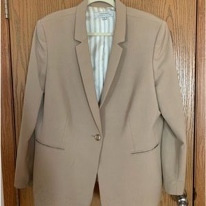 Tahari, size 18, Tan Beige